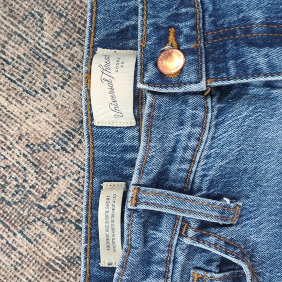 ❤️ Universal Thread highest rise shortie short denim cut off shorts - Picture 2 of 5